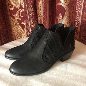 Vince Camuto Prasata Bootie, Black Suede (8.5)